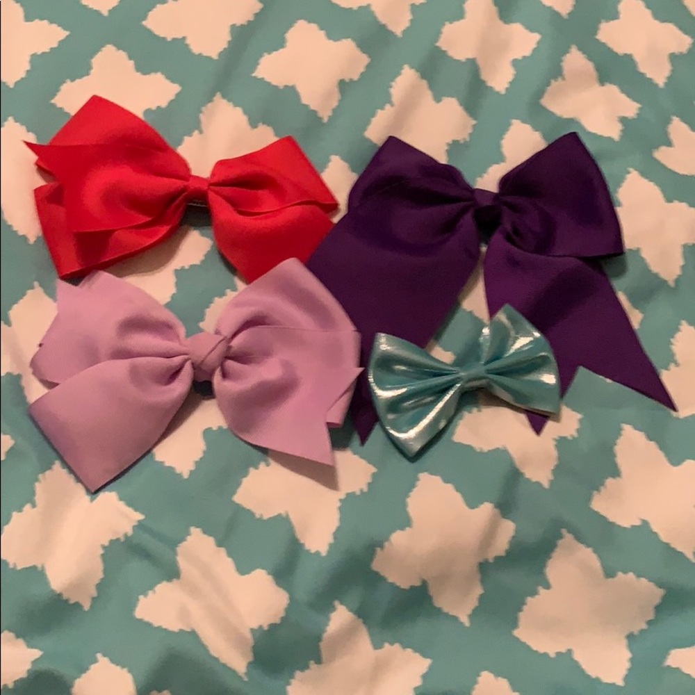 Lot of 4 bows